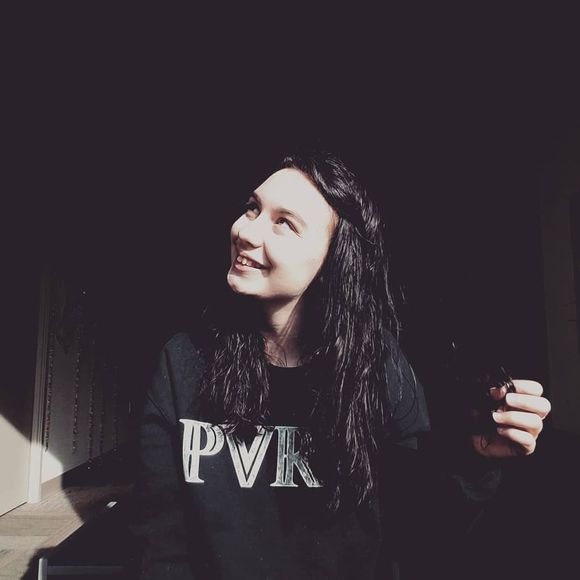 Meet your Posher, Kitana - Picture 1 of 1